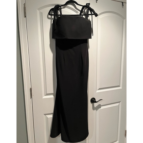 Black Jarlo Tie Strap Gown - Picture 3 of 5